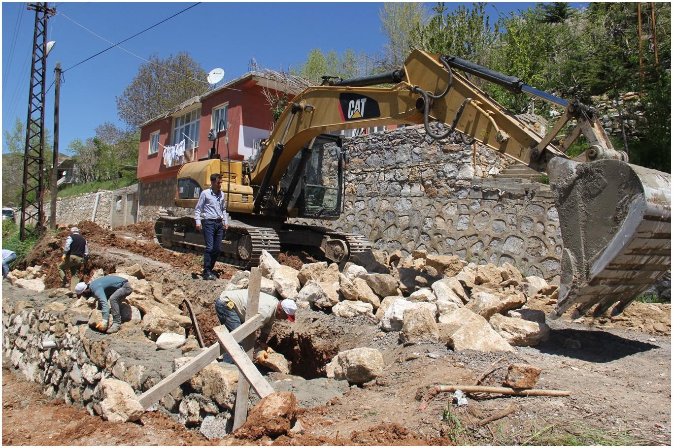 Bitlis Belediyesi şehir genelinde yol genişletme ve asfaltlama çalışmasını sürdürüyor Bitlis Belediyesi şehir genelinde yol genişletme ve asfaltlama çalışmasını sürdürüyor